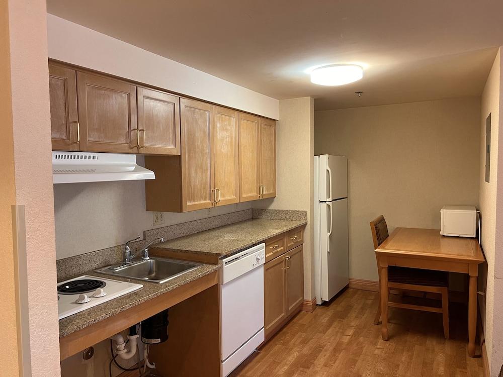 Hyatt House Colorado Springs Airport Hotel Exterior photo