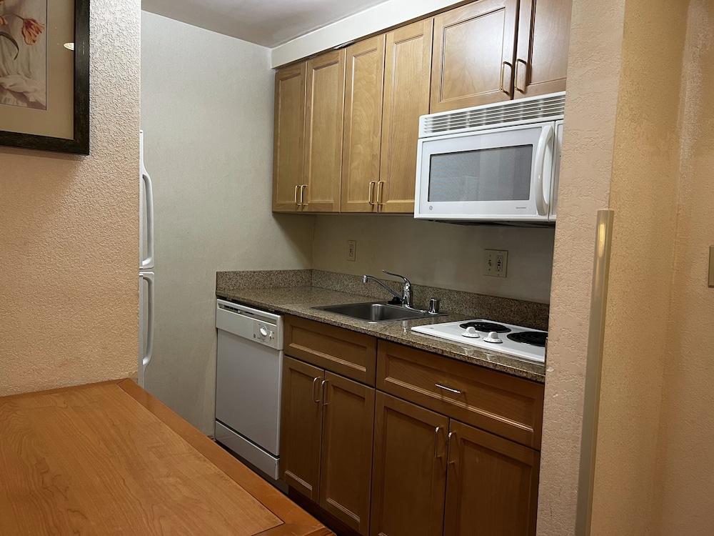 Hyatt House Colorado Springs Airport Hotel Exterior photo