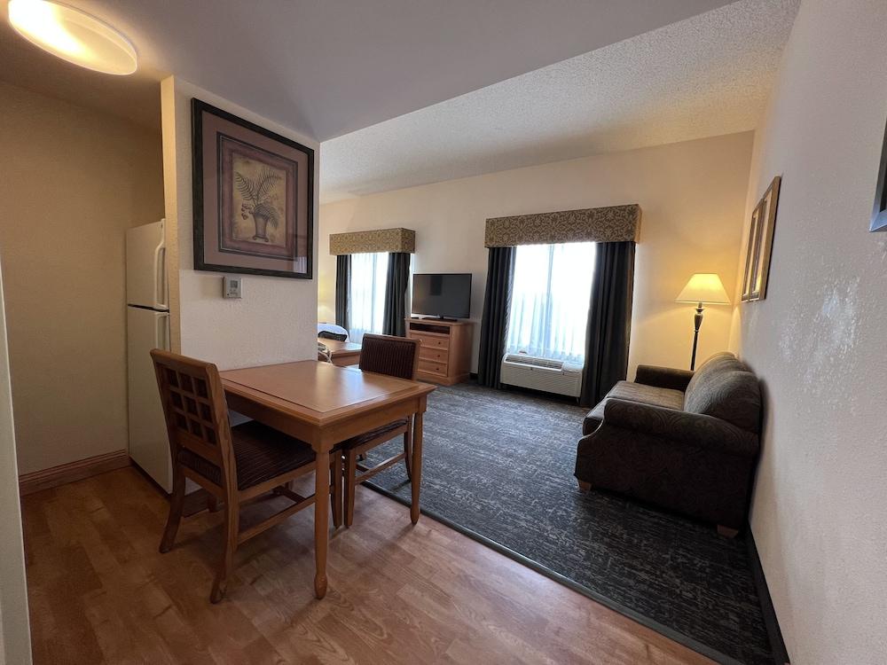 Hyatt House Colorado Springs Airport Hotel Exterior photo