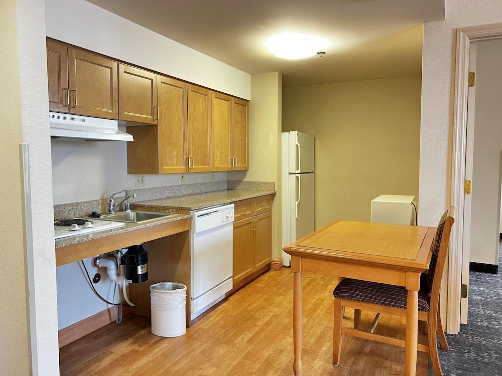 Hyatt House Colorado Springs Airport Hotel Exterior photo