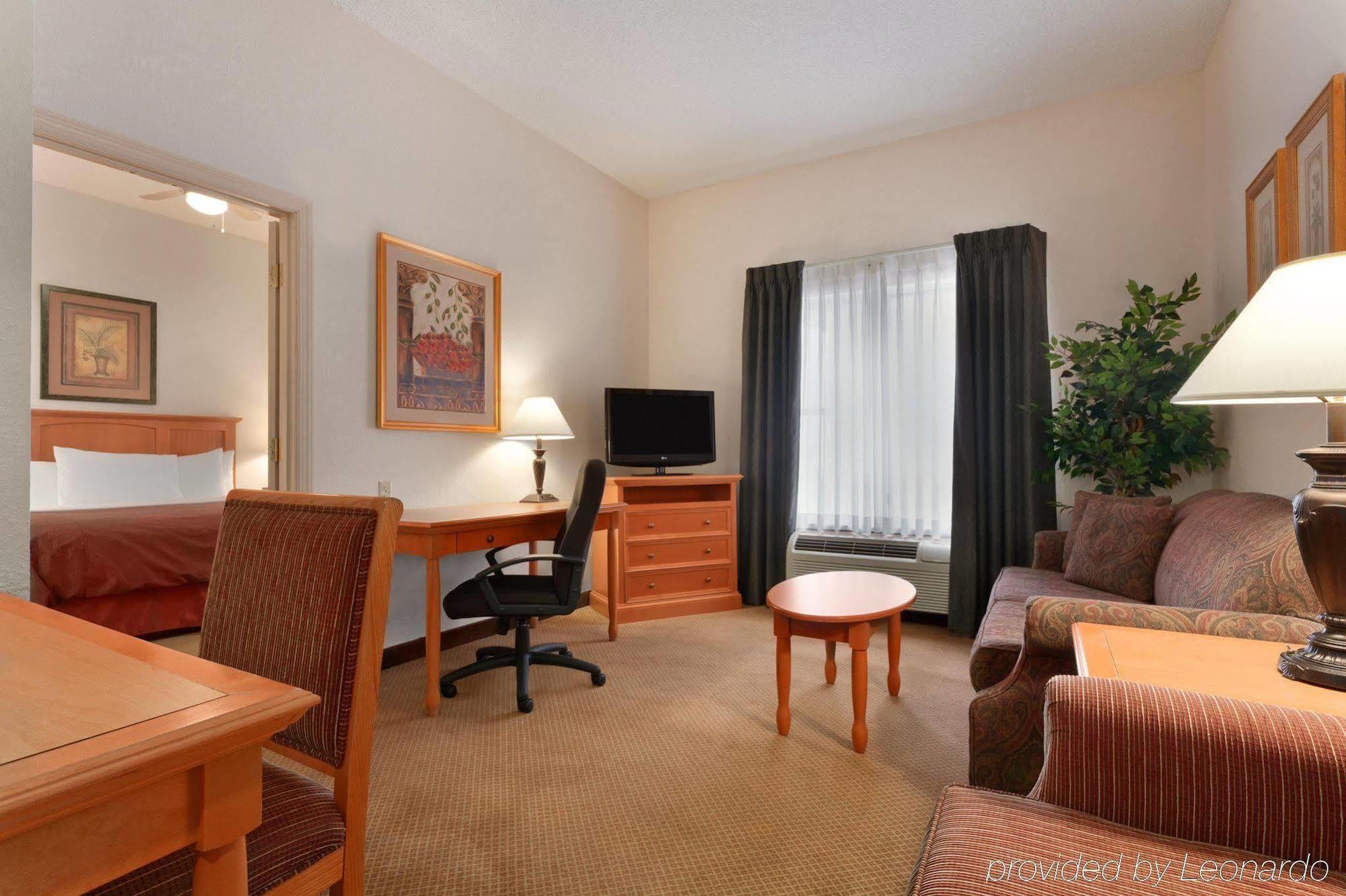 Hyatt House Colorado Springs Airport Hotel Exterior photo